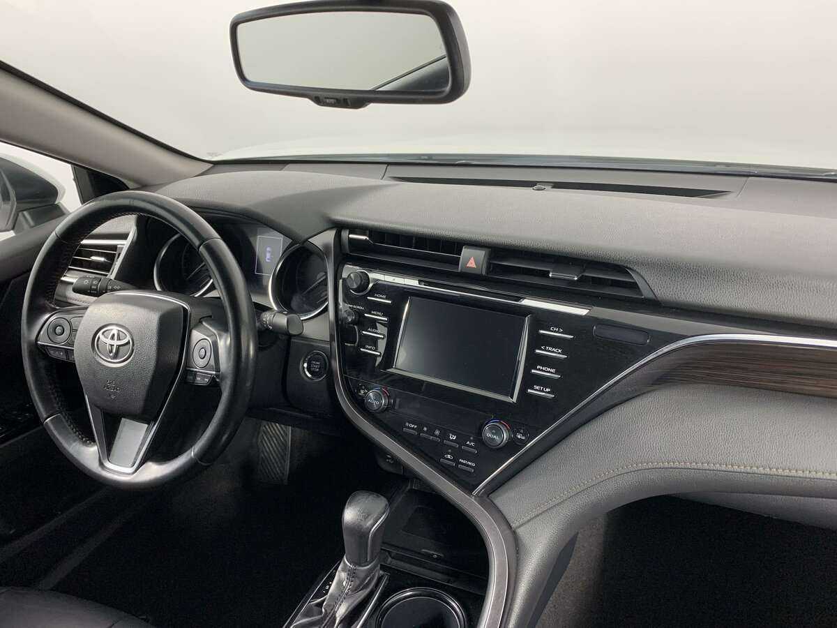 Toyota Camry с пробегом — 2020 год. Фото: #8