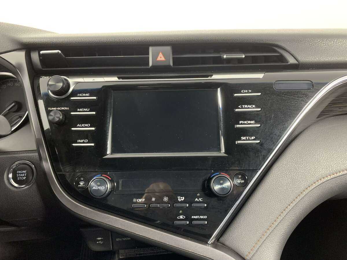 Toyota Camry с пробегом — 2020 год. Фото: #12