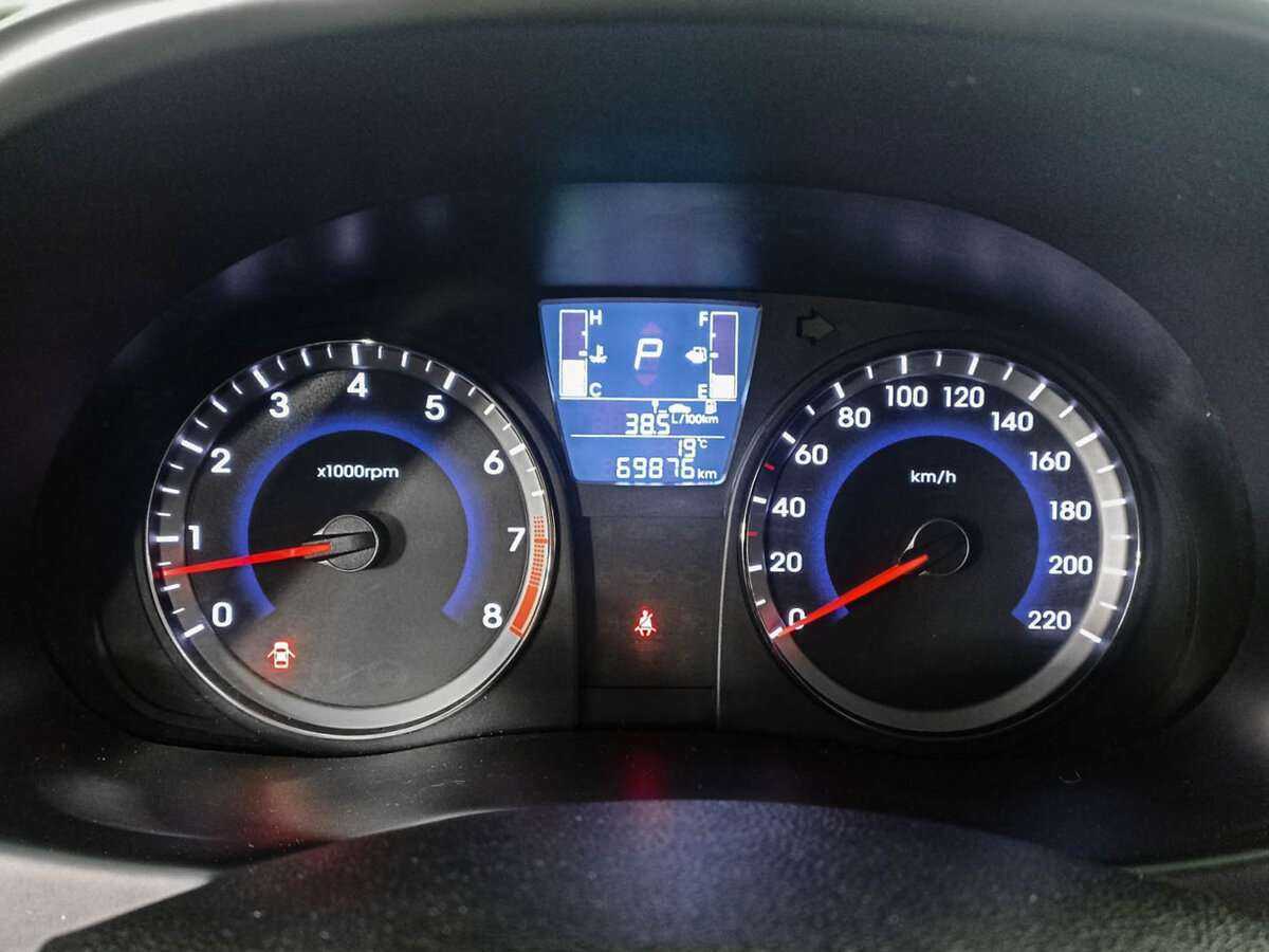 Hyundai Solaris с пробегом — 2016 год. Фото: #10