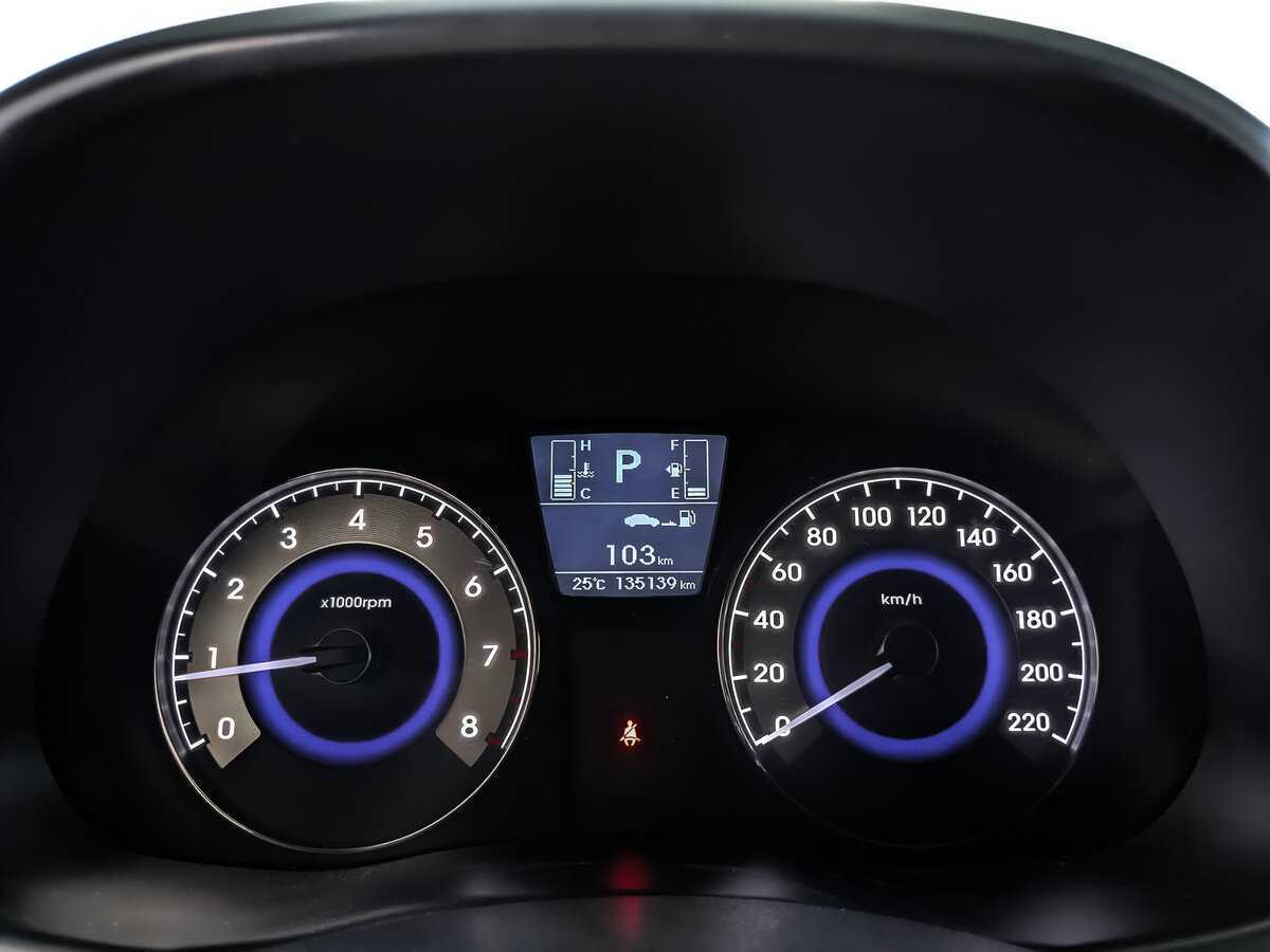 Hyundai Solaris с пробегом — 2015 год. Фото: #11