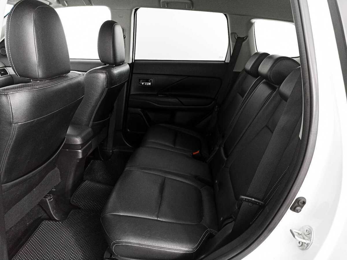 Mitsubishi Outlander с пробегом — 2014 год. Фото: #7