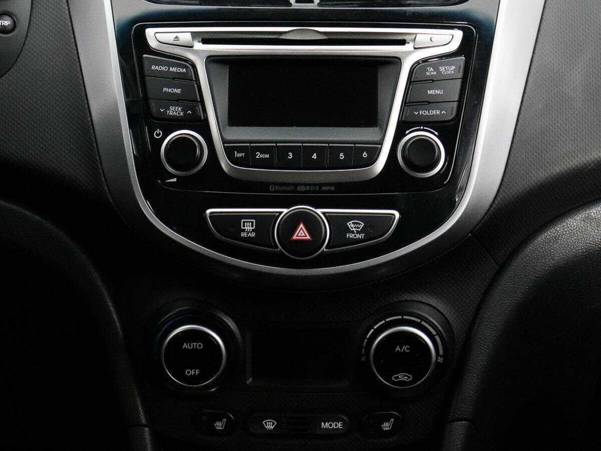 Hyundai Solaris с пробегом — 2015 год. Фото: #13