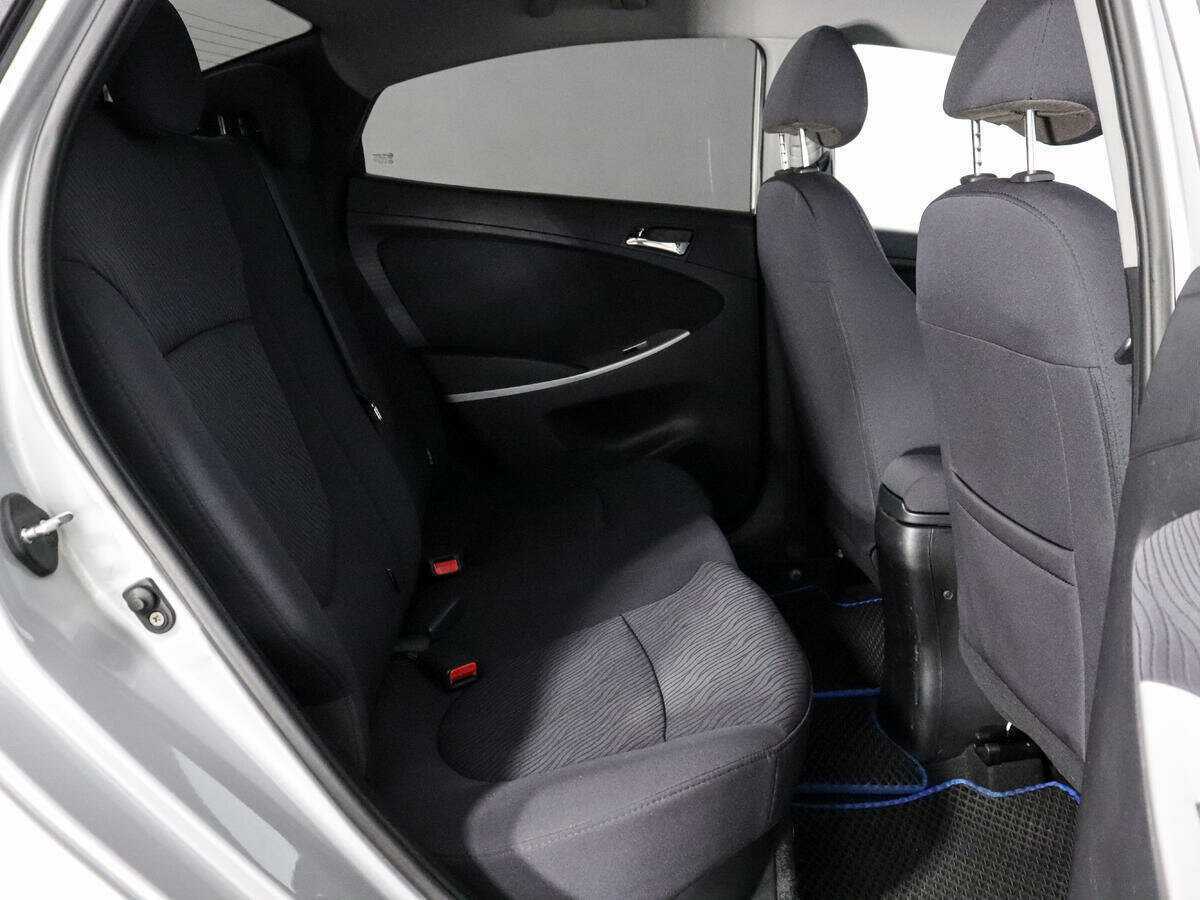 Hyundai Solaris с пробегом — 2012 год. Фото: #10