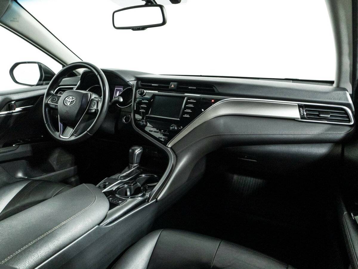 Toyota Camry с пробегом — 2018 год. Фото: #8