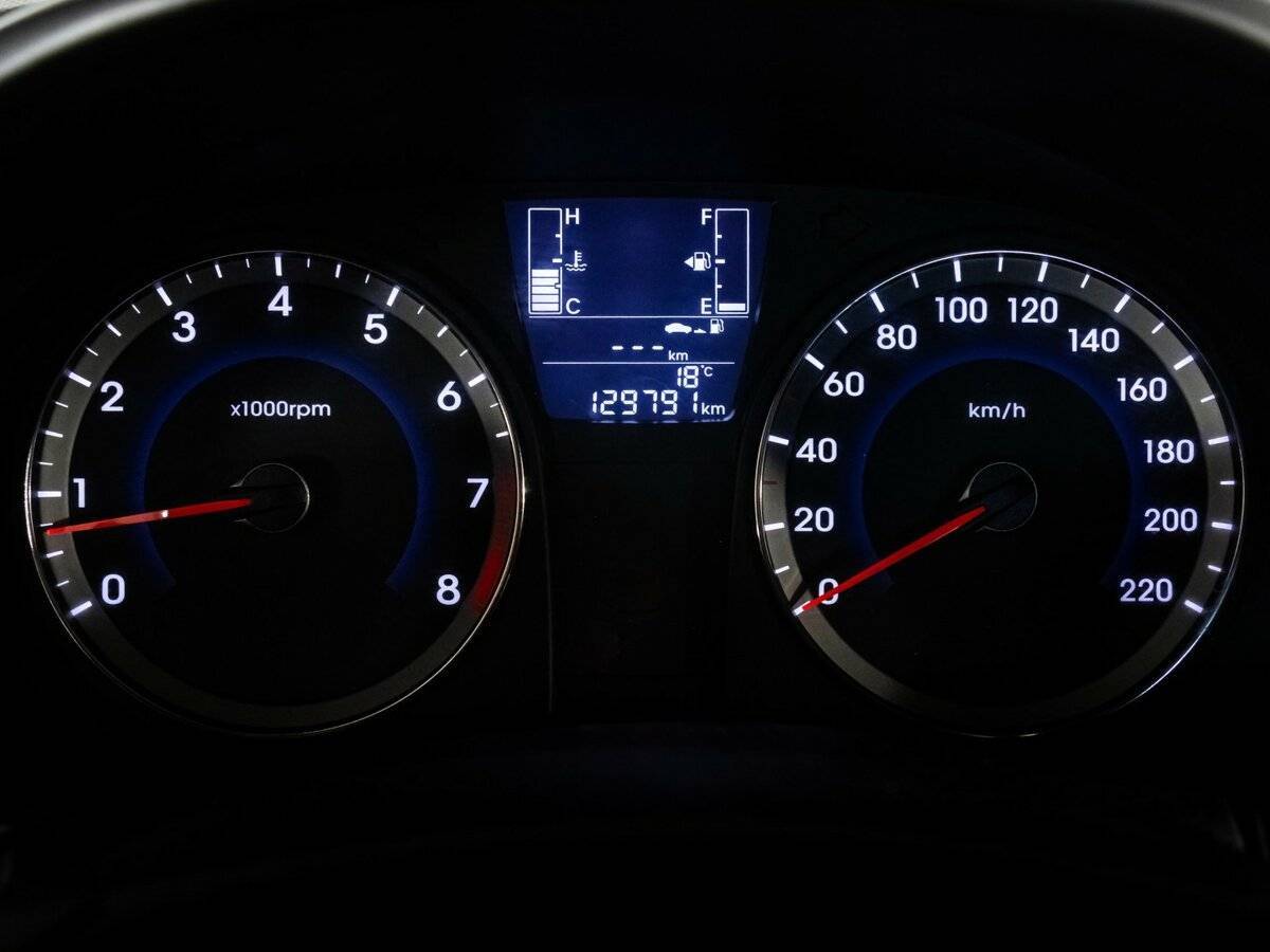 Hyundai Solaris с пробегом — 2015 год. Фото: #12