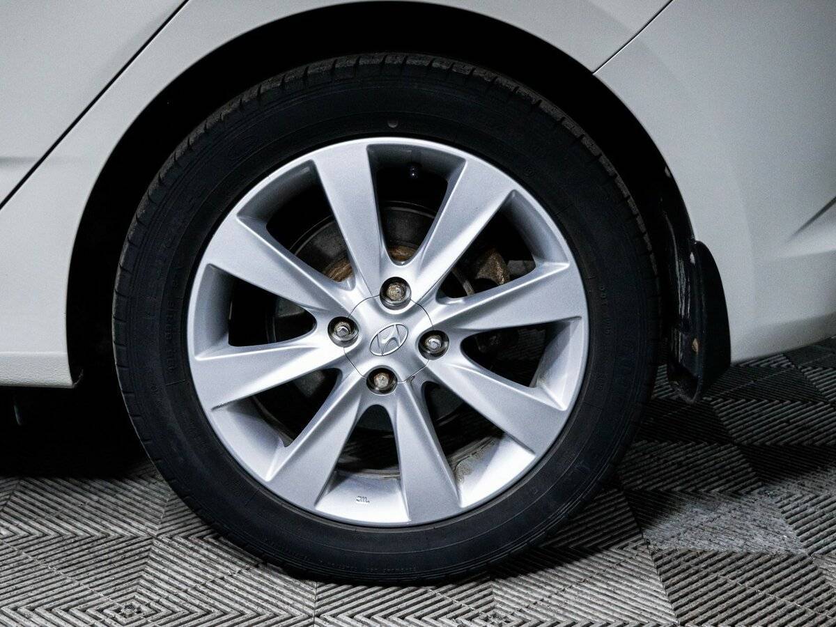 Hyundai Solaris с пробегом — 2015 год. Фото: #10