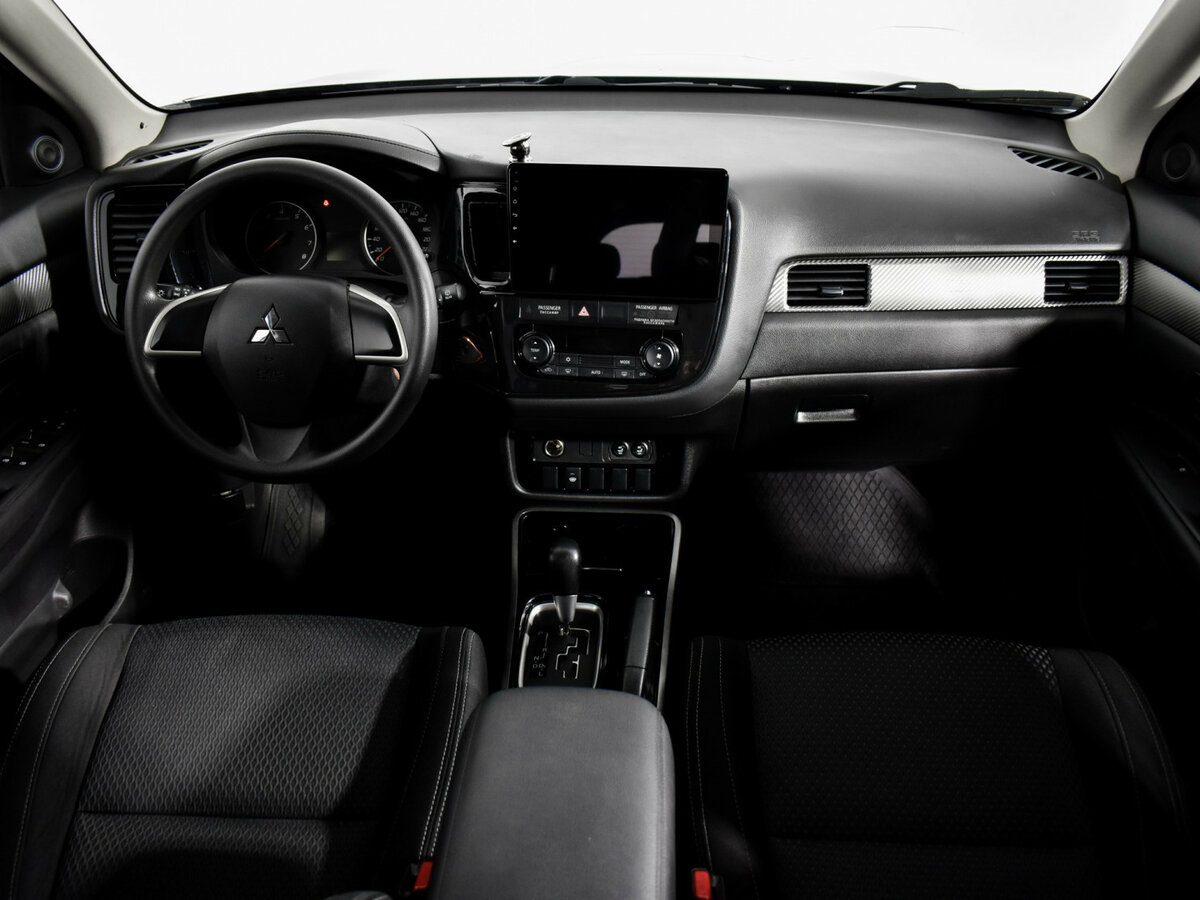 Mitsubishi Outlander с пробегом — 2018 год. Фото: #10