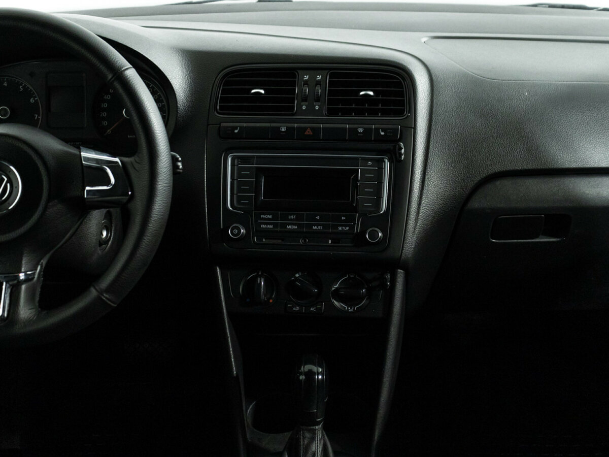 Volkswagen Polo с пробегом — 2013 год. Фото: #13