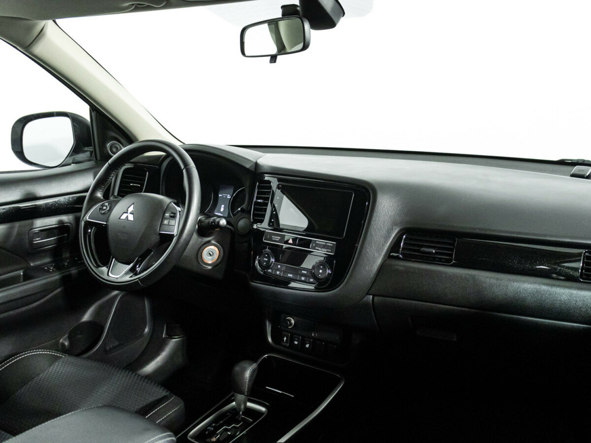 Mitsubishi Outlander с пробегом — 2019 год. Фото: #6