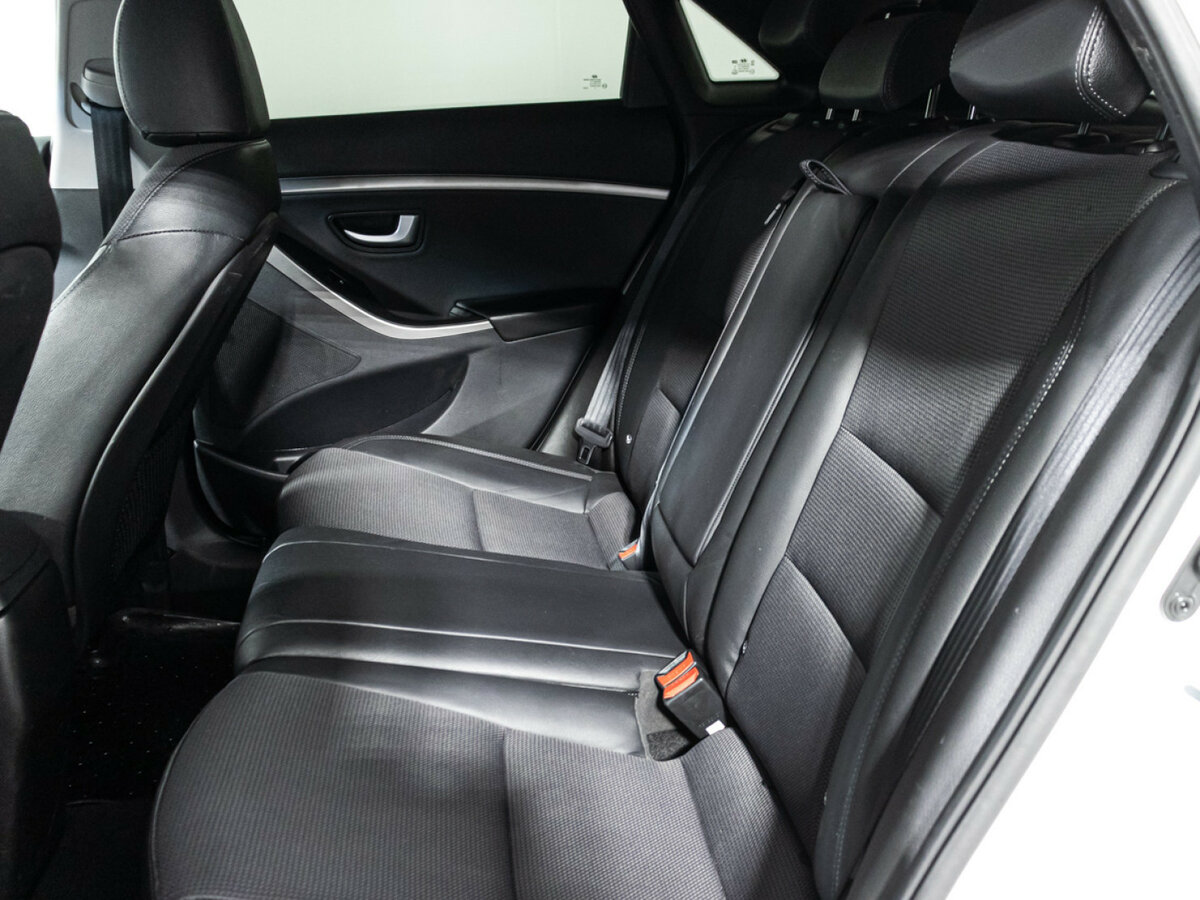 Hyundai i30 с пробегом — 2015 год. Фото: #9