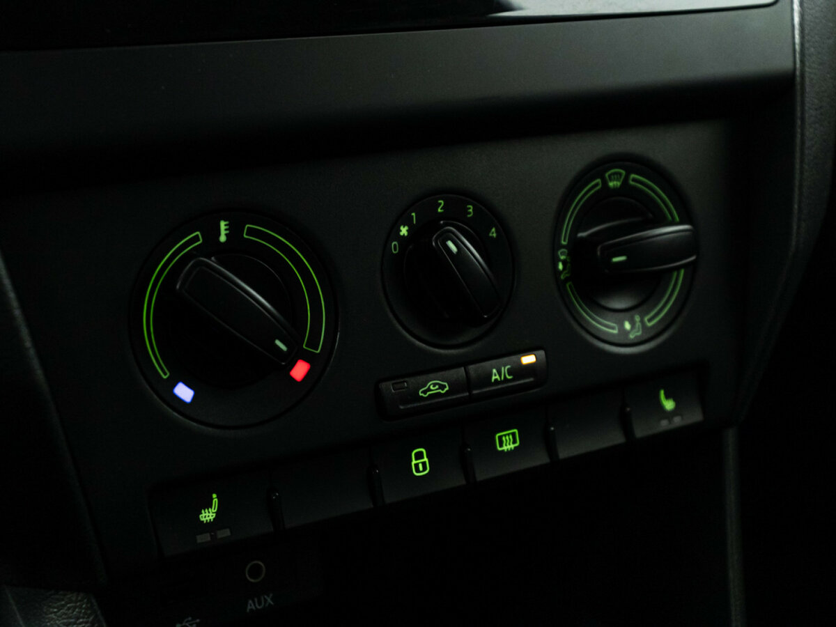 Skoda Rapid с пробегом — 2015 год. Фото: #14