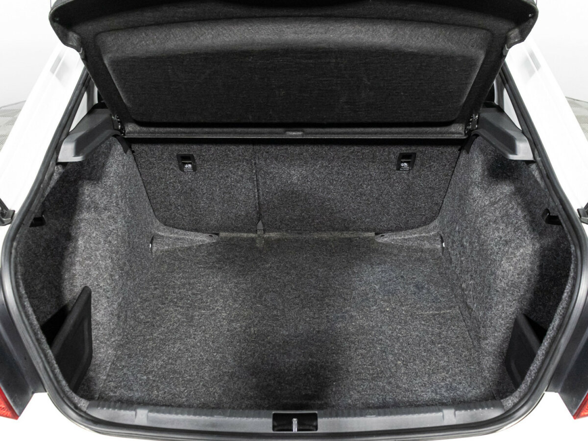 Skoda Rapid с пробегом — 2015 год. Фото: #15