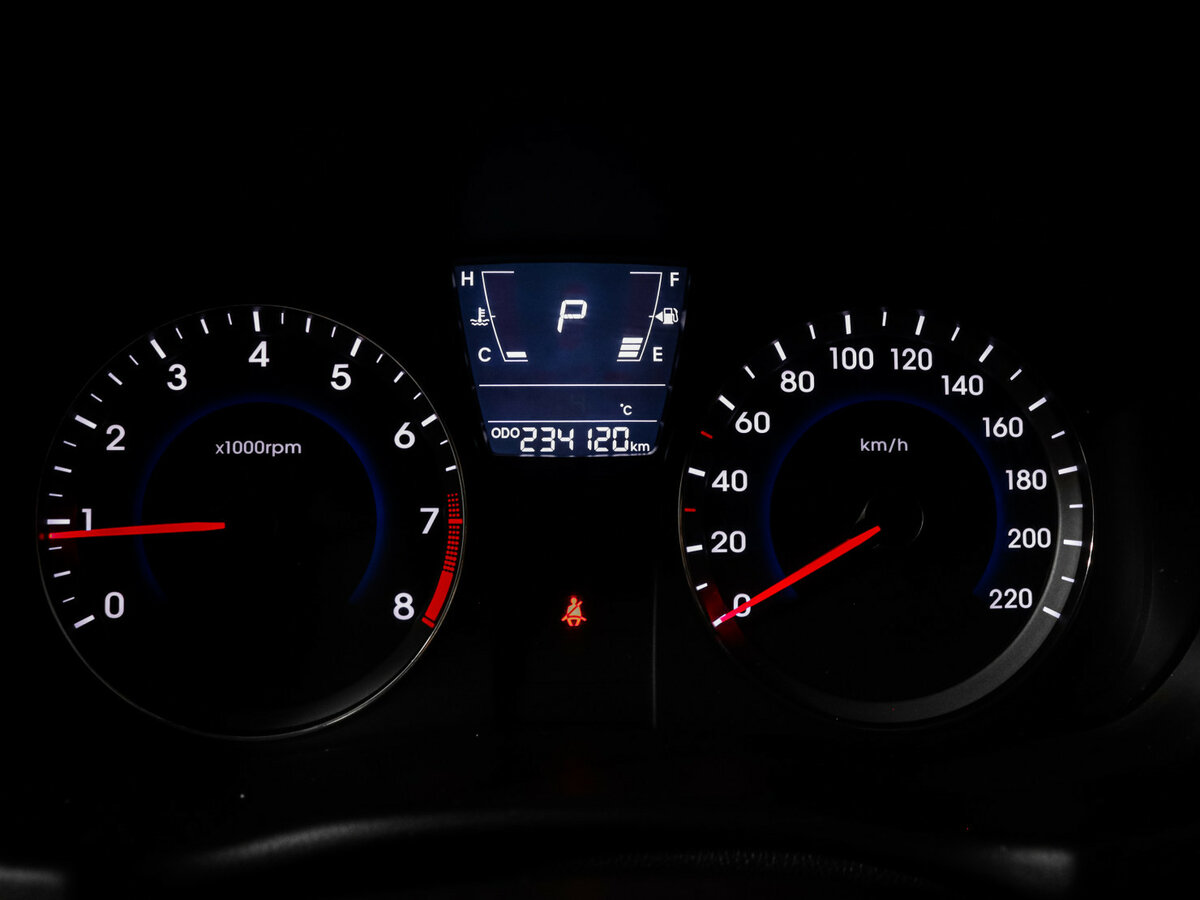 Hyundai Solaris с пробегом — 2013 год. Фото: #8