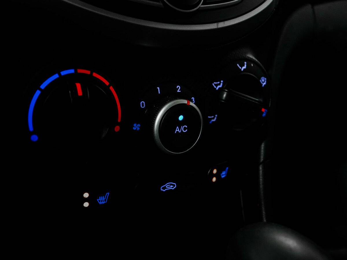 Hyundai Solaris с пробегом — 2013 год. Фото: #13