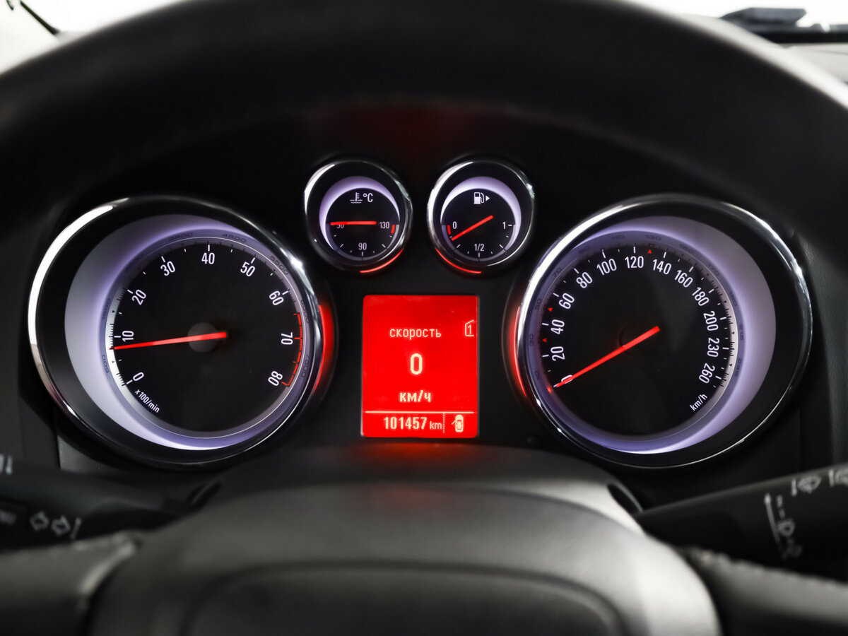 Opel Astra с пробегом — 2012 год. Фото: #10