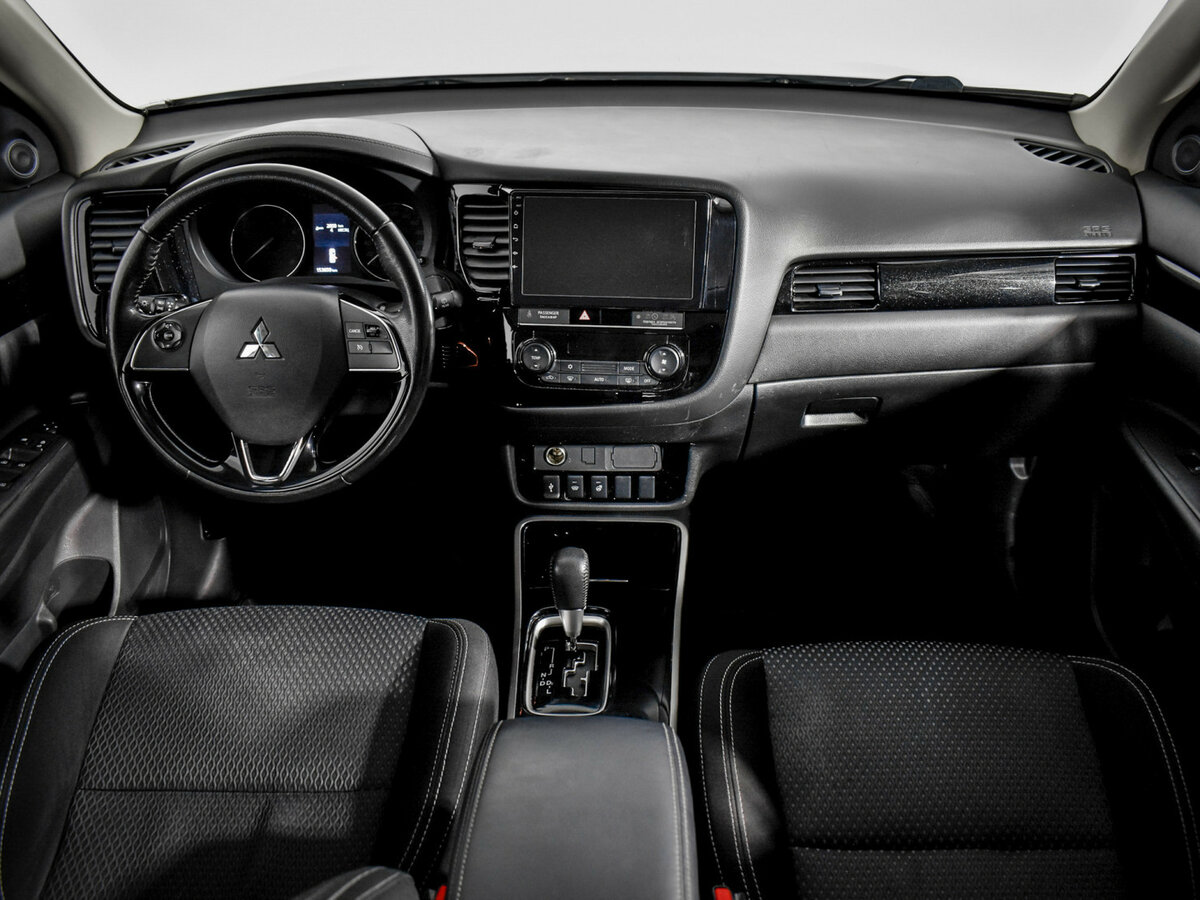 Mitsubishi Outlander с пробегом — 2018 год. Фото: #9