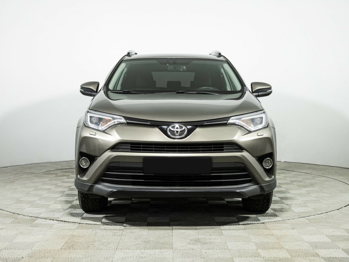 Toyota RAV4 с пробегом — 2018 год. Фото: #1