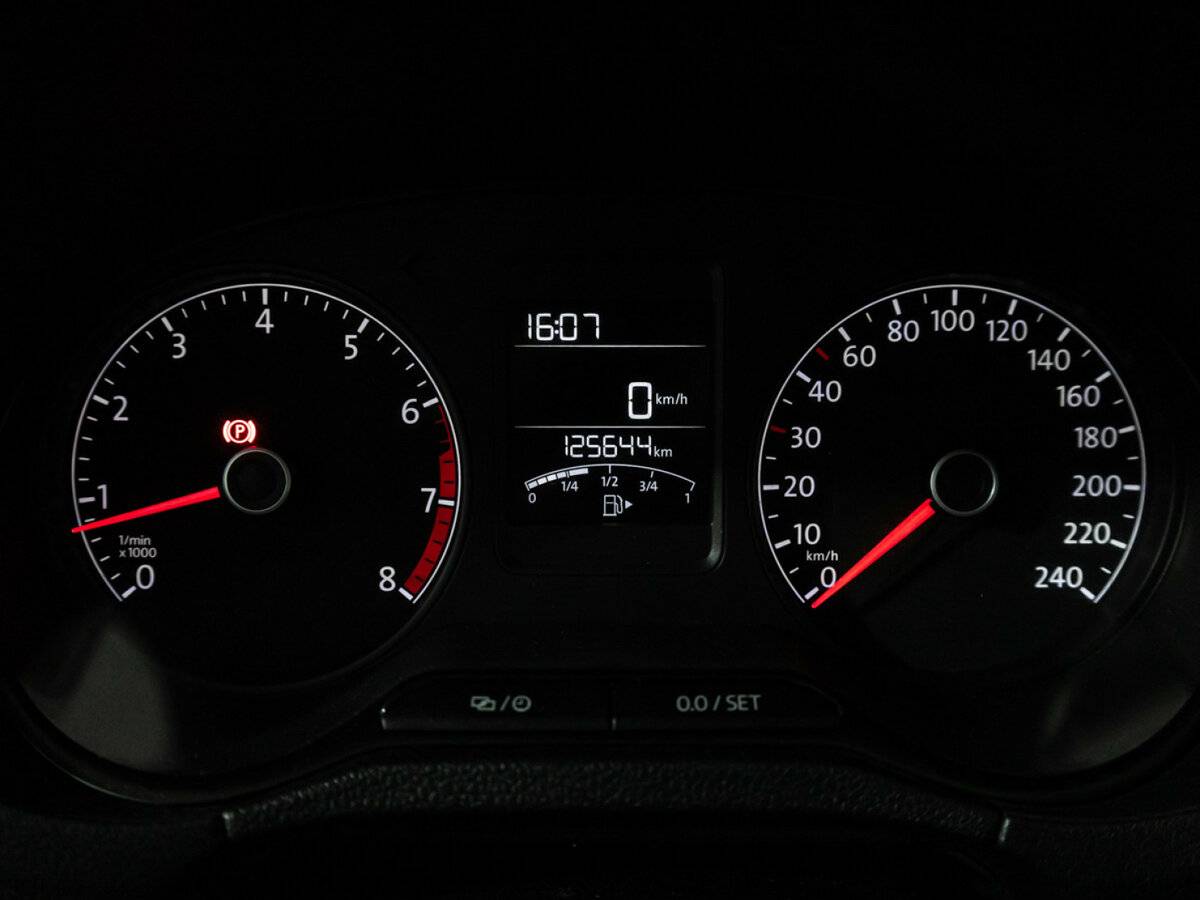 Volkswagen Polo с пробегом — 2015 год. Фото: #11