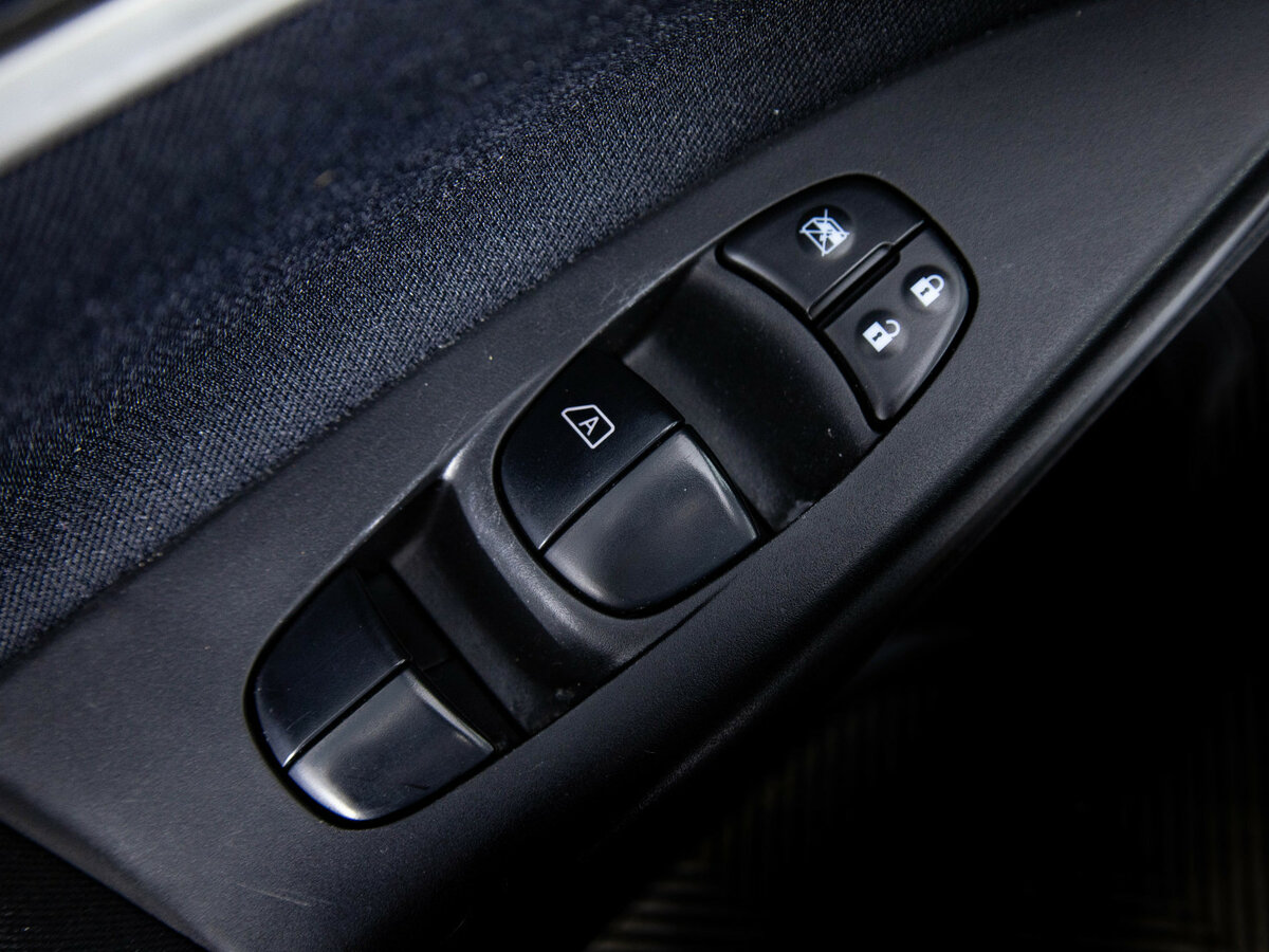 Nissan Tiida с пробегом — 2015 год. Фото: #11