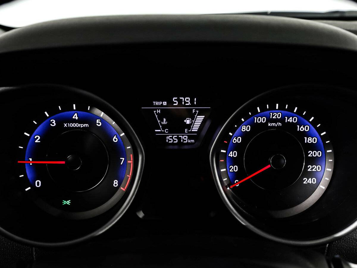 Hyundai Elantra с пробегом — 2015 год. Фото: #17