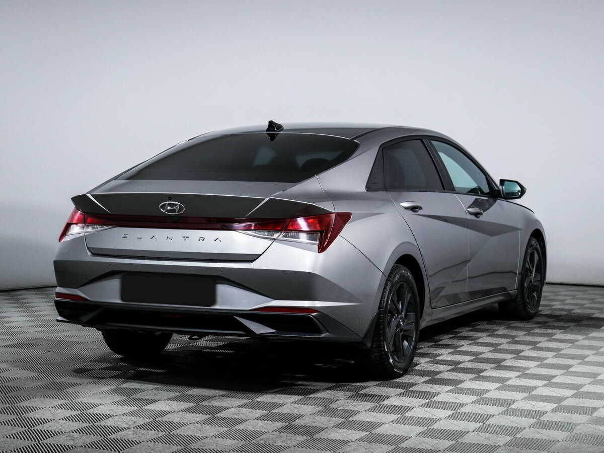 Hyundai Elantra с пробегом — 2021 год. Фото: #3