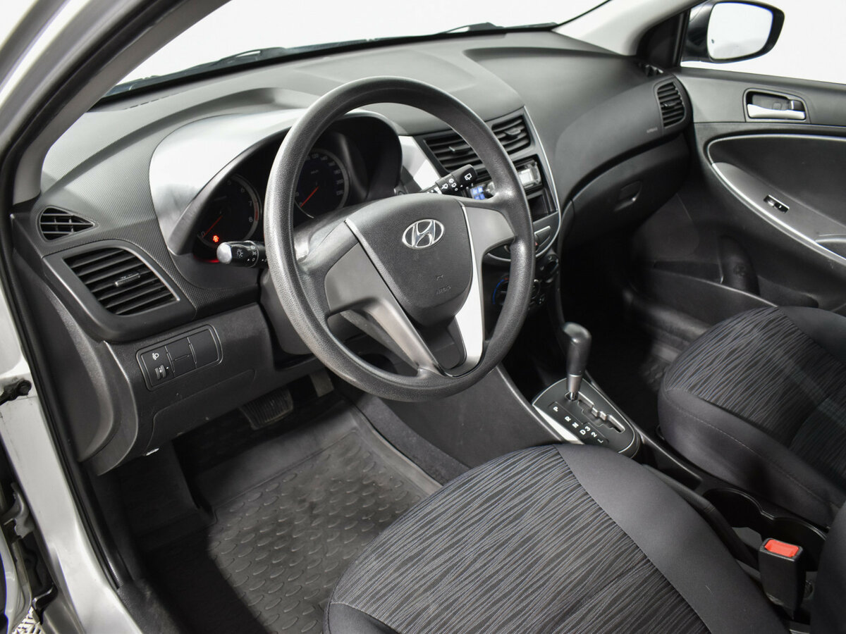 Hyundai Solaris с пробегом — 2015 год. Фото: #8