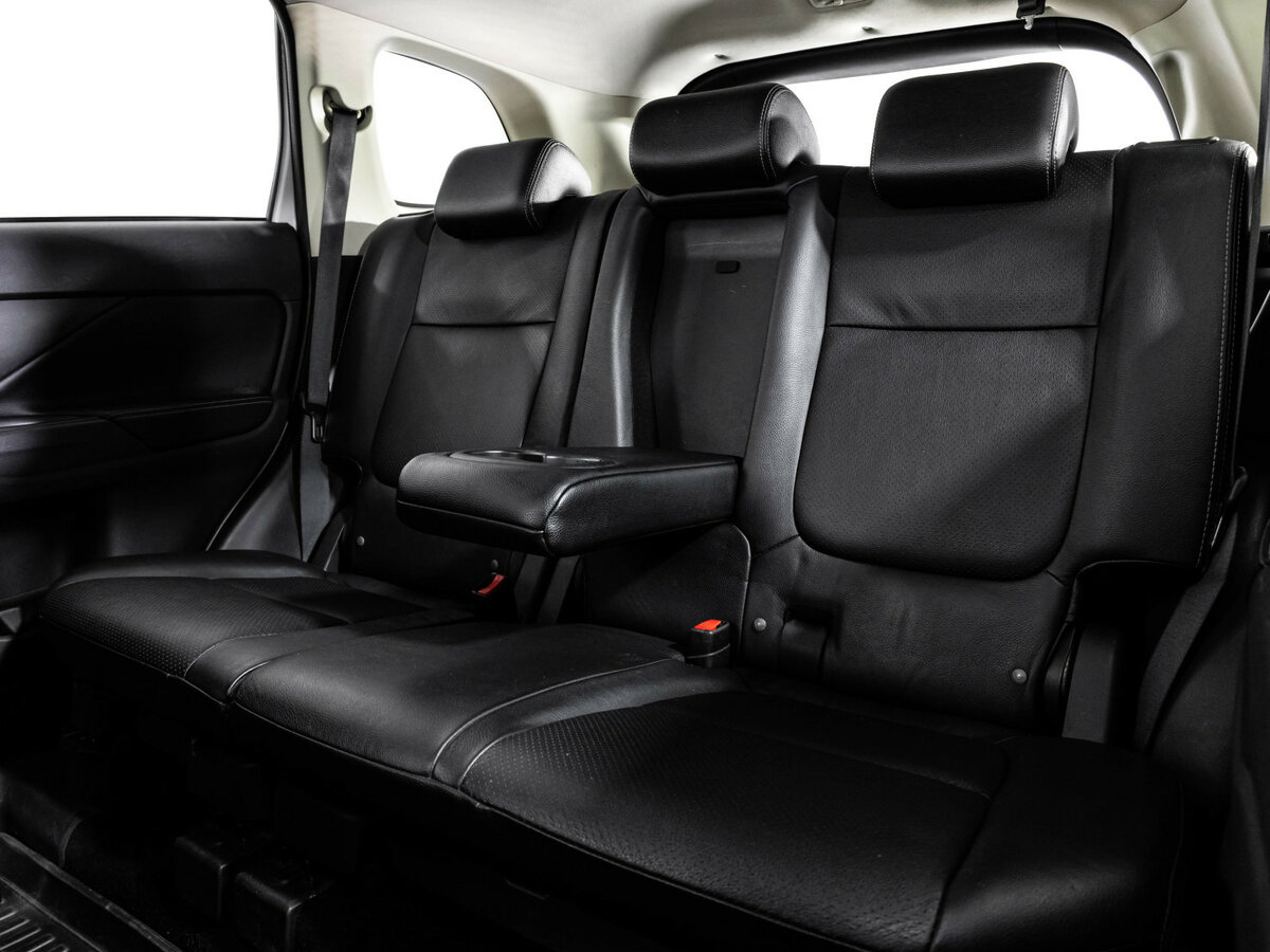 Mitsubishi Outlander с пробегом — 2016 год. Фото: #18