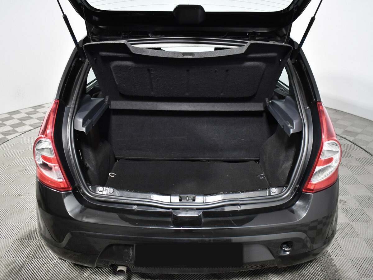 Renault Sandero с пробегом — 2014 год. Фото: #17